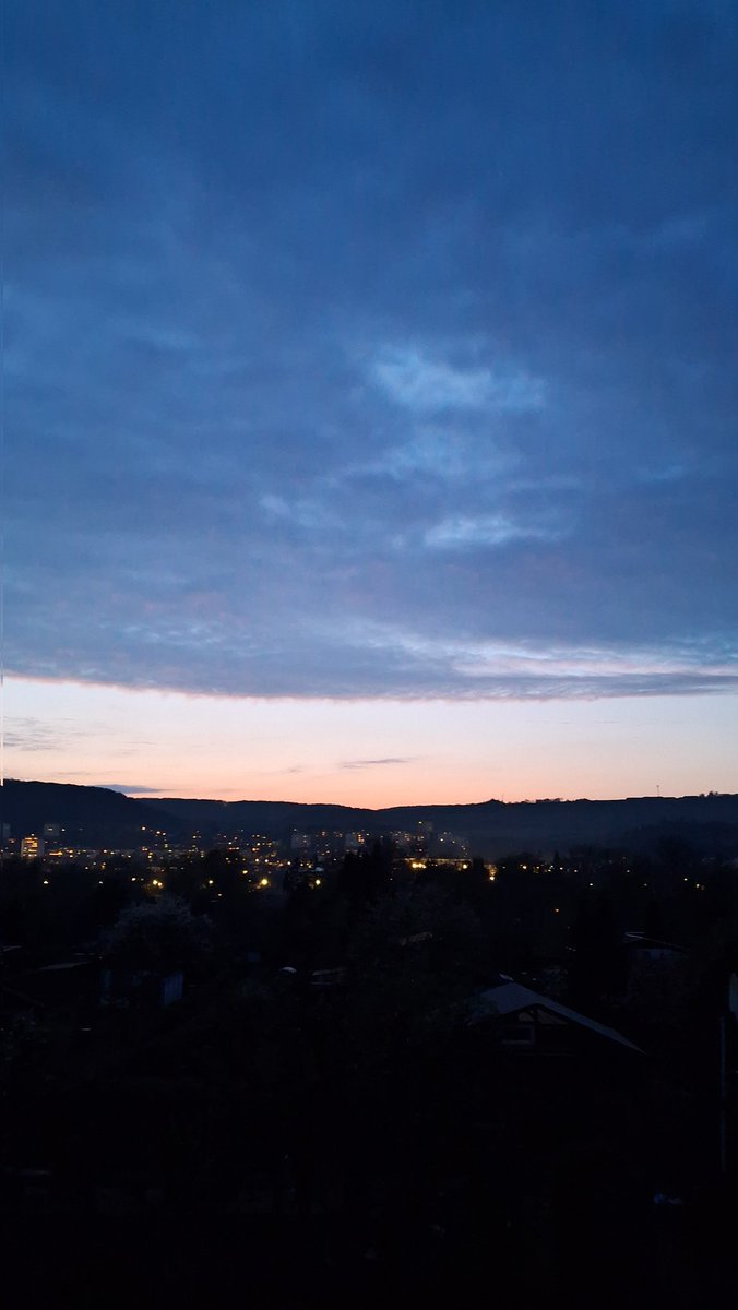 MySimDay's tweet image. Good Friday!
#goodmorning 
#goodfriday 
#skyline
#sky
#cloud
#night
#nightview