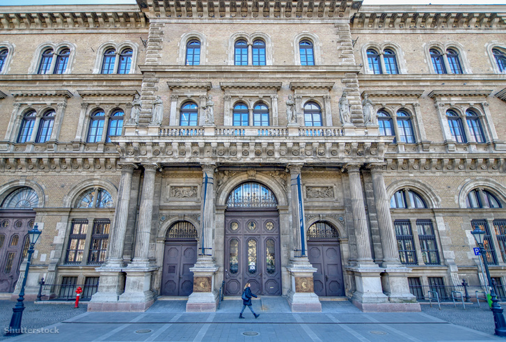 indexhu's tweet image. Rekordot rekordra halmoz a magyar felsőoktatás, új trend van kialakulóban.

index.hu/belfold/2026/0…

Fotó: Shutterstock

#Hungary #university #application #record #indexhu