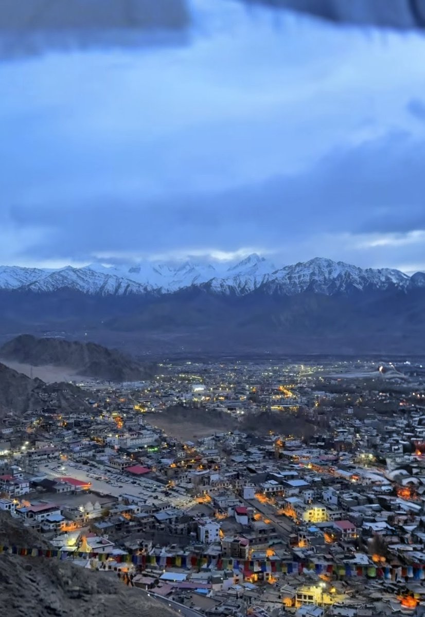 SinghManju37713's tweet image. A trip to remember ✨️ 
Leh - high altitude cold desert where mountains change colors with sunlight, endless sky, beauty you’ll never forget.
And when you climb up to Tsemo Monastery, the entire city unfolds beneath you, silent, surreal, breathtaking. 
#Leh #Himalayas