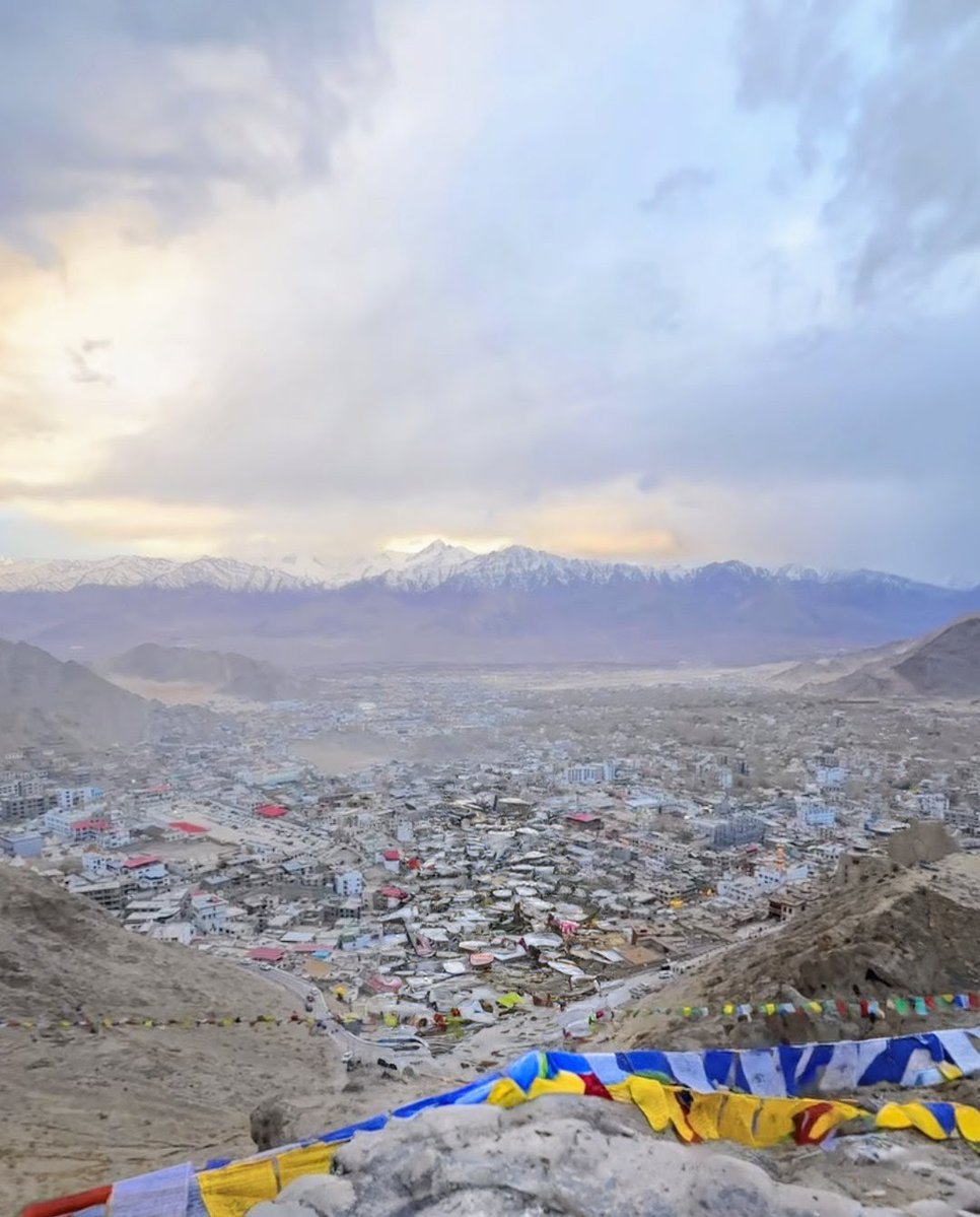 SinghManju37713's tweet image. A trip to remember ✨️ 
Leh - high altitude cold desert where mountains change colors with sunlight, endless sky, beauty you’ll never forget.
And when you climb up to Tsemo Monastery, the entire city unfolds beneath you, silent, surreal, breathtaking. 
#Leh #Himalayas