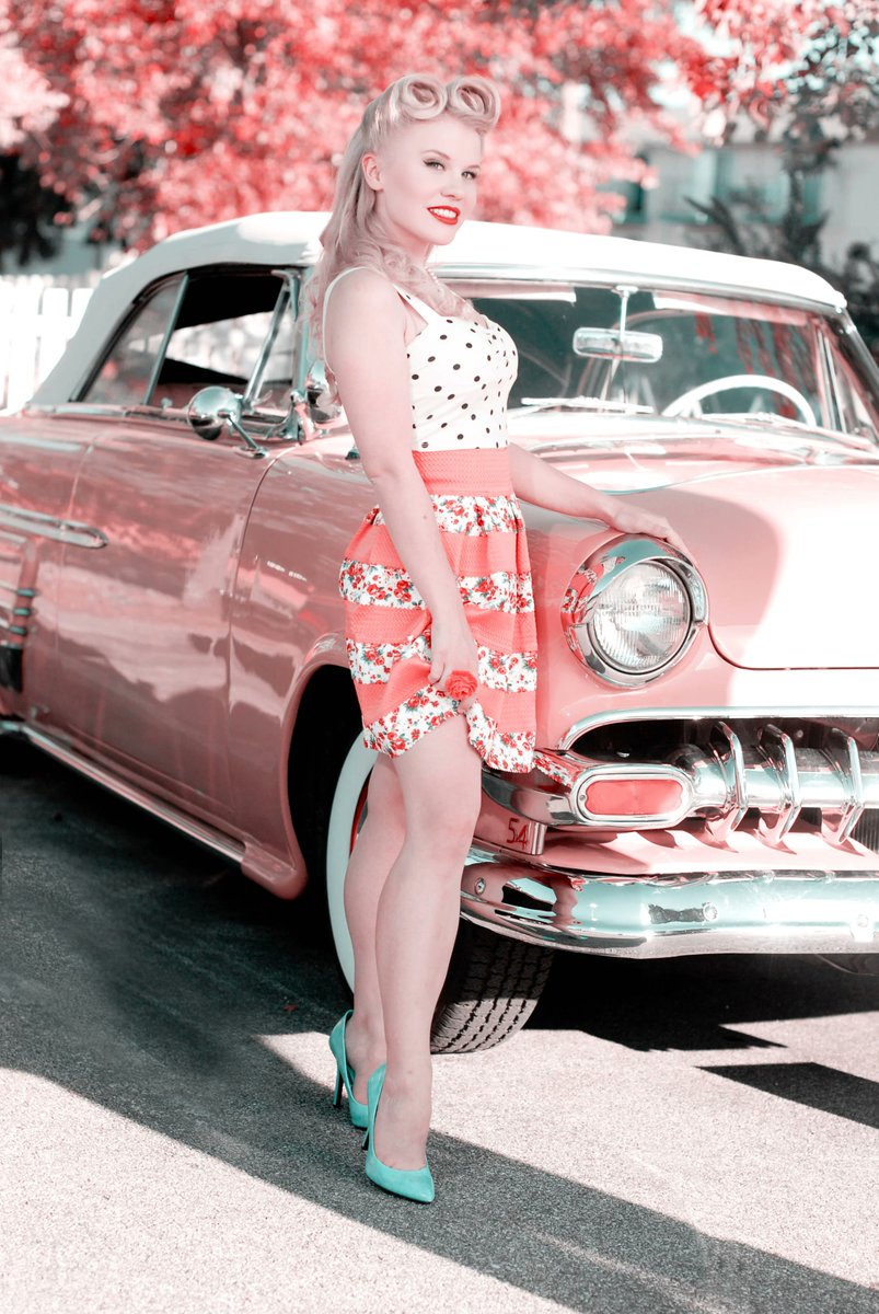 legsdaily's tweet image. Have a fun weekend! 💗
#legs #highheels #pinup