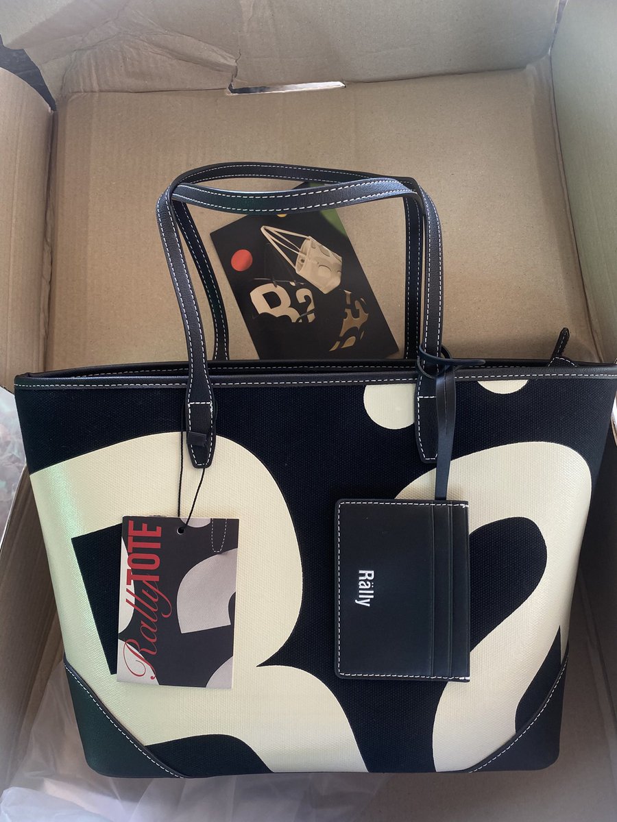 junaja200's tweet photo. ส่งต่อ rally movement tote bag คอลใหม่ล่าสุด แค่ลองสะพาย สภาพมือ1 มีกล่องแต่กล่องพังจากขนส่ง  ทักดูเพิ่มเติมได้ 3400รวมส่ง (ไม่รับกล่องแบรนด์3350รวมส่ง)#rallymovement #ส่งต่อrallymovement #ส่งต่อrally #rallytote #ส่งต่อกระเป๋า #กระเป๋ามือ2 https://t.co/nDfybOQnrN