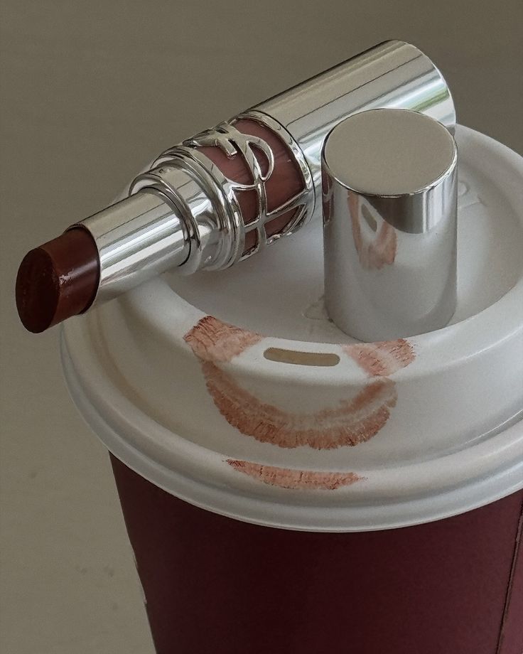 CelyFercal's tweet image. #makeup #fypシ゚viral #fypシ゚ #VintageJewelsbyLori