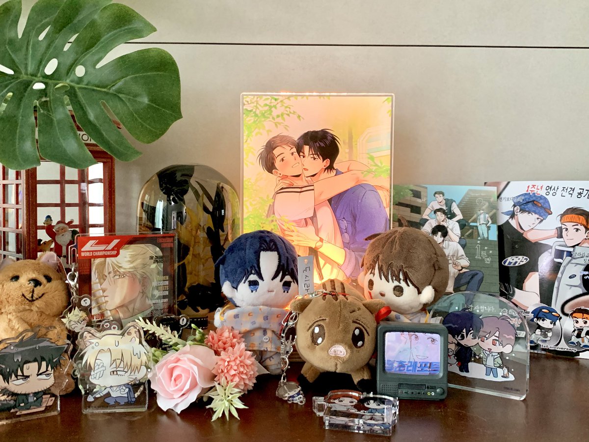 어미나 봄툰애서 작년 BL부문 노미 축하선물로 램프와 꽃선물 보내주셨습니다 
어케이런 깜짝선물이!!! 😍 감사합니다  건강 잘 챙겨서 열심히 다시 달릴게요!!! 💖💖💖