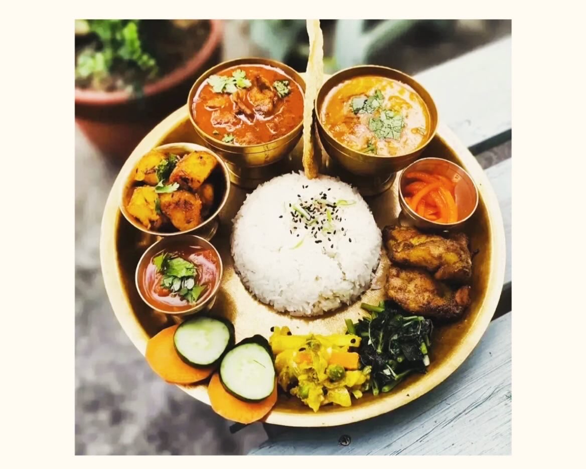 アムリタअमृत インドスパイスカレーとナンと tweet media