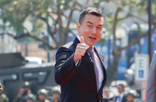 VanguardiaLatam's tweet image. #PRONTO 🔎🇪🇨 ¿es en serio esto? ¿A Quien representan? 🙂‍↔️se mueven" las,Huestes,del Terrosocialismo siglo XXI.🔵
Muy bien financiadas-💰

#Correistas Y Aliados firman un documento para buscar la destitución del presidente @DanielNoboaOk , bajo el nombre de Unidos por Ecuador.