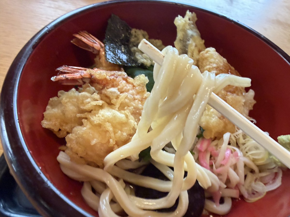 mioka31's tweet photo. そば・うどん朝日屋✨
季節限定の冷やし揚げ餅天おろしうどん😊

サクサク揚げ餅×天ぷら×さっぱりおろしが最高✨
うどんのコシも◎で大満足でした☺️

落ち着いた雰囲気でゆっくりできたのも良かった🌿

#朝日屋 #うどん #冷やしうどん #埼玉グルメ #越谷グルメ https://t.co/biWlV8y8NV