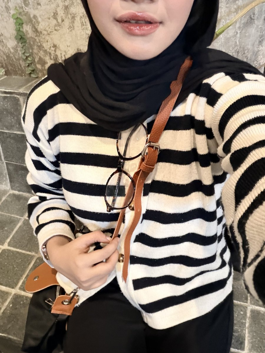 dnxivna's tweet photo. must have cardigan 👀🦓💕

bahan knit halus, strech,  motif stripe yang bikin look makin classy, ga nerawang &amp; nggak gatal di kulit

🖇️https://t.co/eMio9vlyt2 https://t.co/VcAU8QWvgT