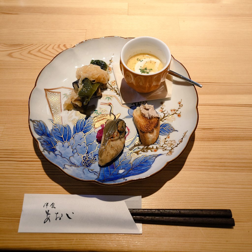 marico1203's tweet photo. 小布施に行ってきました！
気になってた洋食屋さんでランチ🍴
お店の佇まいからインテリア、お皿や盛り付けも素敵で何を食べても美味しくてゆっくりくつろげて贅沢な時間を過ごせました。
木島平産の白米がつやつやふっくらでとっても美味しかった🤤
次はオムライスたべたい！

#小布施町
#洋食あおい https://t.co/rgpg9C7KfA