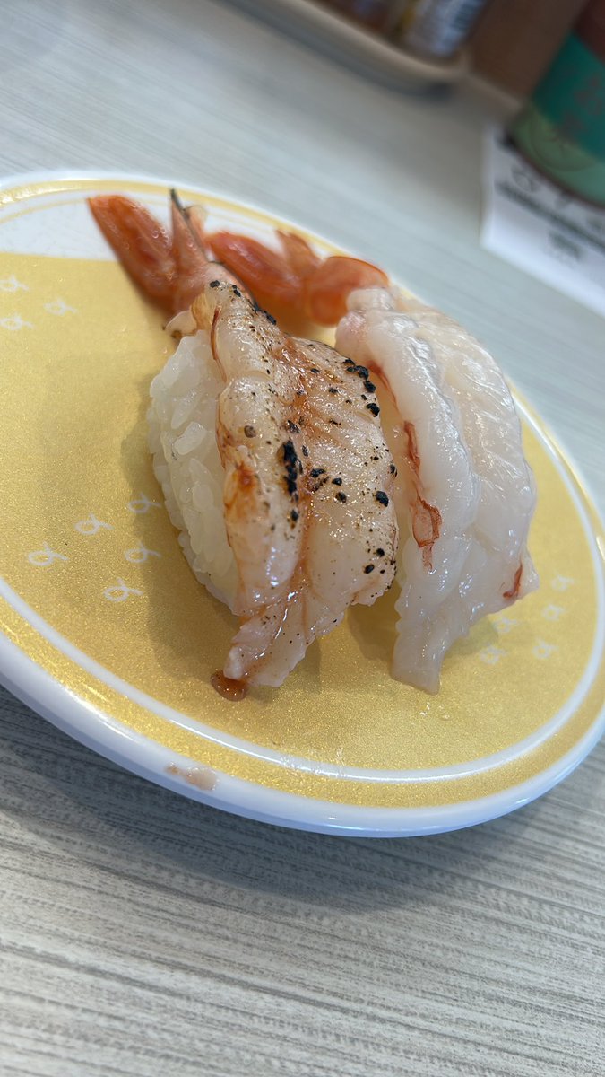 SHIAAIHS's tweet photo. 今日のお昼ははま寿司！
天然赤エビ食べ比べうまー。
＃宇宙猫食堂 https://t.co/k0prx7zpvz