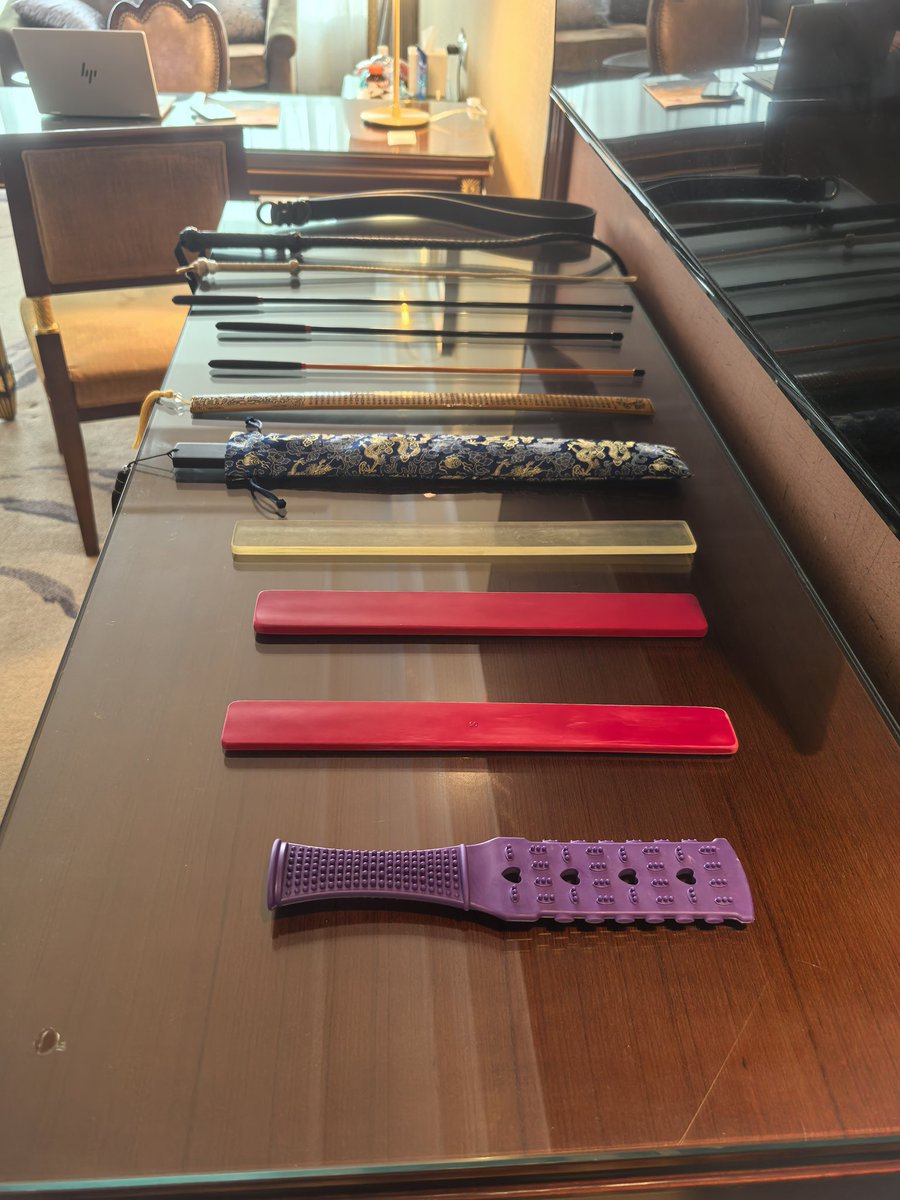 Spanking_CEO's tweet photo. 20260415惩戒手记：这是一个优秀而又极其恋痛的宝宝，认真、努力，但偶尔也会拖延，然后又为了赶工而废寝忘食，忽视健康。这次因为不好好吃饭、任务拖延被重责臀部300板，并鞭背100，掌嘴50。熊孩子事后竟然激动地报告：入圈多年，头一次后悔长屁股，终于找到了熬刑的感觉

#打屁股 #sp小圈 #sp管教 https://t.co/iKWB04g2br