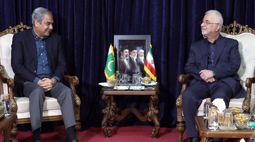 RadioPakistan's tweet image. Interior Minister @MohsinnaqviC42 met with his Iranian counterpart, #EskandarMomeni, in #Tehran and held a detailed discussion on the latest regional situation
@MOIofficialGoP @IRIMFA @ForeignOfficePk #RadioPakistan #News  
radio.gov.pk/17-04-2026/pak…