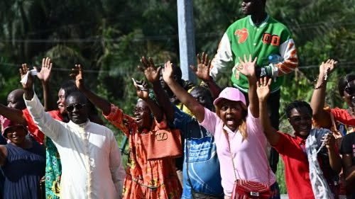 FratSecCdf's tweet image. Joie à profusion pour l'arrivée du #PapeauCameroun ! 
Que la #Paix comme la #Joie puisse envahir ce pays jusqu'à nos cœurs !