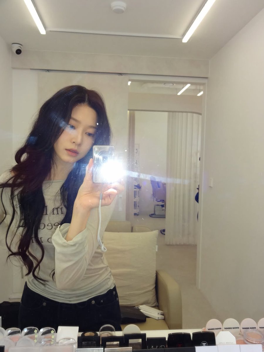Kim Minju Updates tweet media