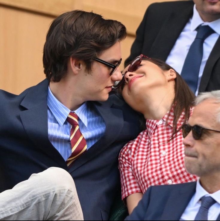 phany ˙⟡ girl so in love tweet media