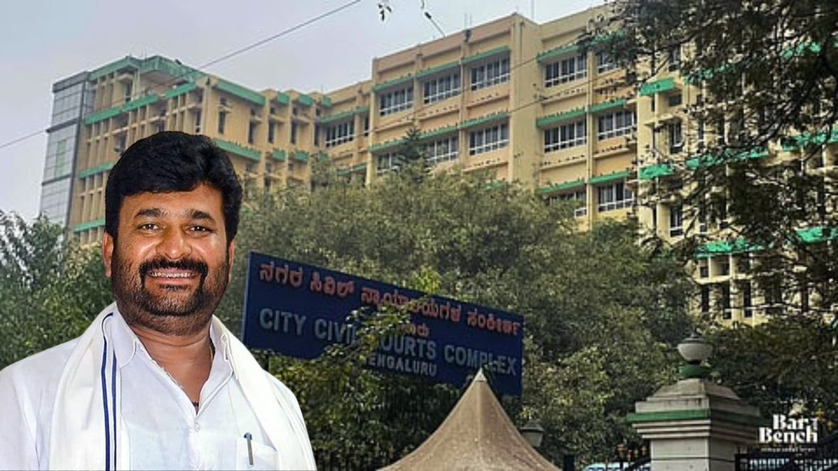 Kbarandbench's tweet image. ಬಿಜೆಪಿ ಮುಖಂಡ ಯೋಗೀಶ್‌ ಗೌಡ ಕೊಲೆ ಪ್ರಕರಣದಲ್ಲಿ ದೋಷಿ ಎಂದು ತೀರ್ಮಾನಿಸಲ್ಪಟ್ಟಿರುವ ಕಾಂಗ್ರೆಸ್‌ ಶಾಸಕ ವಿನಯ್‌ ಕುಲಕರ್ಣಿ ಮತ್ತಿತರ ಆರೋಪಿಗಳಿಗೆ ಬೆಂಗಳೂರಿನ ಜನಪ್ರತಿನಿಧಿಗಳ ವಿಶೇಷ ನ್ಯಾಯಾಲಯವು ಇಂದು ಶಿಕ್ಷೆ ಪ್ರಕಟಿಸಲಿದೆ.

@vinaykulkarniJH #VinayKulkarni #YogeshGowda #Murder