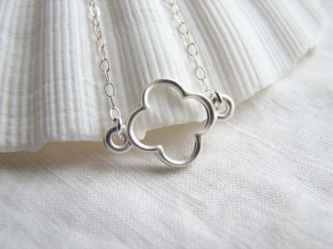 JewelryByMikako's tweet image. Open Flower Necklace ~ Small Matte Silver Daisy ~ Bridesmaid Gift. Simple Modern Everyday Jewelry by PetitBlue tuppu.net/d5c12f0e  #MatteSilver