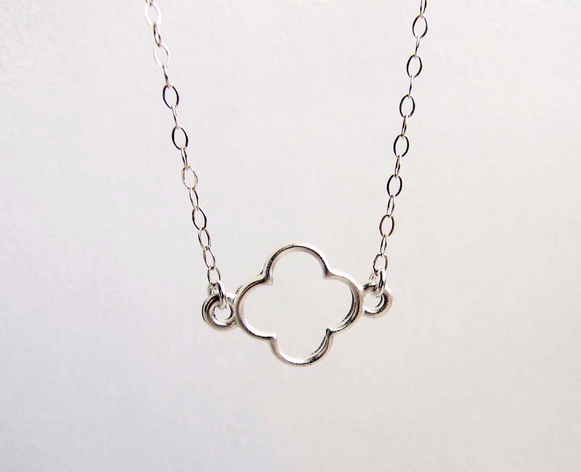 JewelryByMikako's tweet image. Open Flower Necklace ~ Small Matte Silver Daisy ~ Bridesmaid Gift. Simple Modern Everyday Jewelry by PetitBlue tuppu.net/d5c12f0e  #MatteSilver