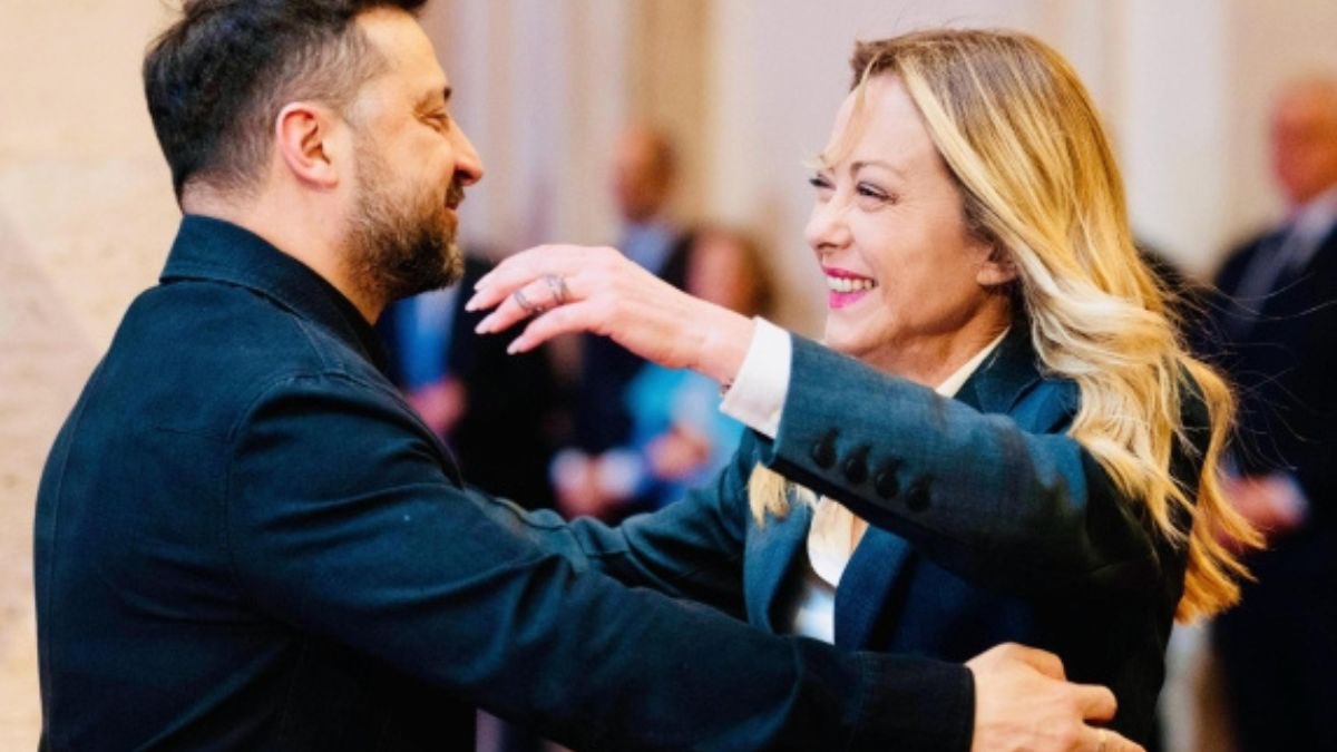 <a href="/GiorgiaMeloni/">Giorgia Meloni</a> … SOSTIENILA CON I TUOI RISPARMI <a href="/GiorgiaMeloni/">Giorgia Meloni</a> NON CON QUELLI DEL POPOLO ITALIANO… E SE NON BASTASSERO FATTI AIUTARE DALL’UOMO DEL COLLE! MA CHI SIETE? HAI MENDICATO CONSENSI PER ANNI FINO A QUESTO VERGOGNOSO TRADIMENTO? 🤮 <a href="/matteosalvinimi/">Matteo Salvini</a> <a href="/Antonio_Tajani/">Antonio Tajani</a>