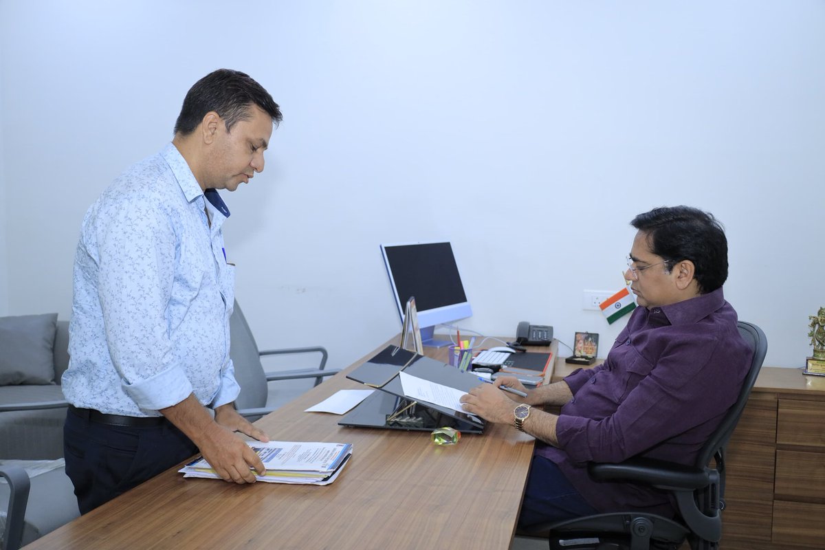 SureshRawatIN's tweet image. कार्यालय पर विभिन्न गणमान्य लोगों से मिलकर उनकी समस्याओं का निस्तारण किया। 

जनसुनवाई 📍निवास स्थान, जयपुर

#SSR #जनसुनवाई