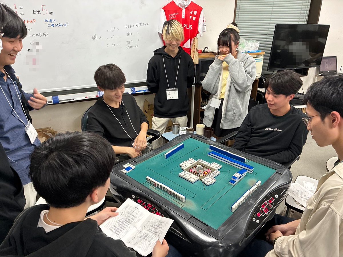 kadai_mahjong05's tweet photo. 新入生の皆さん！先日は体験会にご参加頂きありがとうございました！！
次回の開催日は4/23(木)の19:00~21:00です。是非またご気軽に参加ください‼️🀄 https://t.co/9dJedjMXfU
