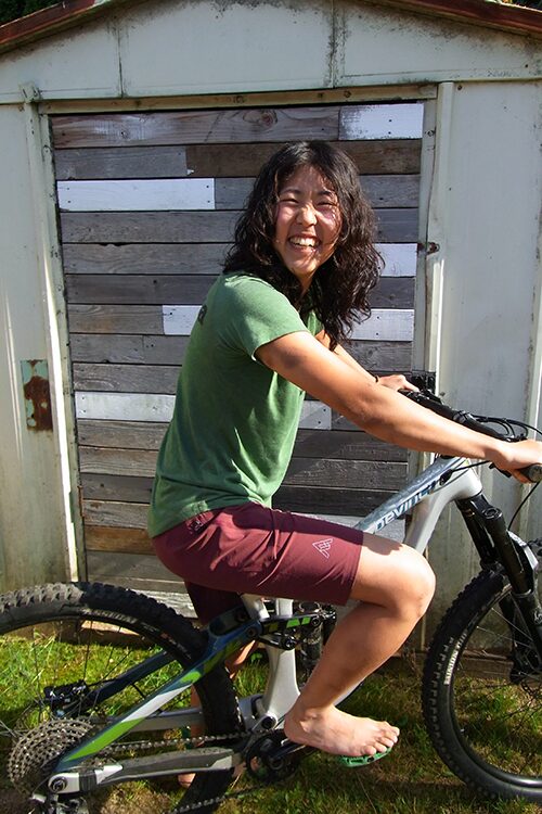 JITENSHAbiyori's tweet image. ロッククライミングに魅了され、カナダへ渡ったあんじゅさんのMTBライフ🚵     

今回のテーマは  「スコーミッシュとゆかりあるブランド/アイテム紹介」
  
詳細はこちら 
↓
jitensha-biyori.jp/mtb/29585/
#mtb日和 #mtb #squamish