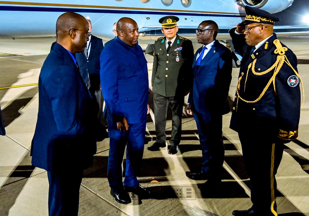 NtareHouse's tweet image. S.E @GeneralNeva est arrivé à l'aéroport d’Antalya en Turquie. Il  a été reçu par l’Amb. Tolga Bermek, chargé du Protocole pour le Forum Diplomatique d’Antalya #ADF. Il est attendu au Panel des Leaders de l’ADF avec certains autres Chefs d’Etat et de Gouvernement.