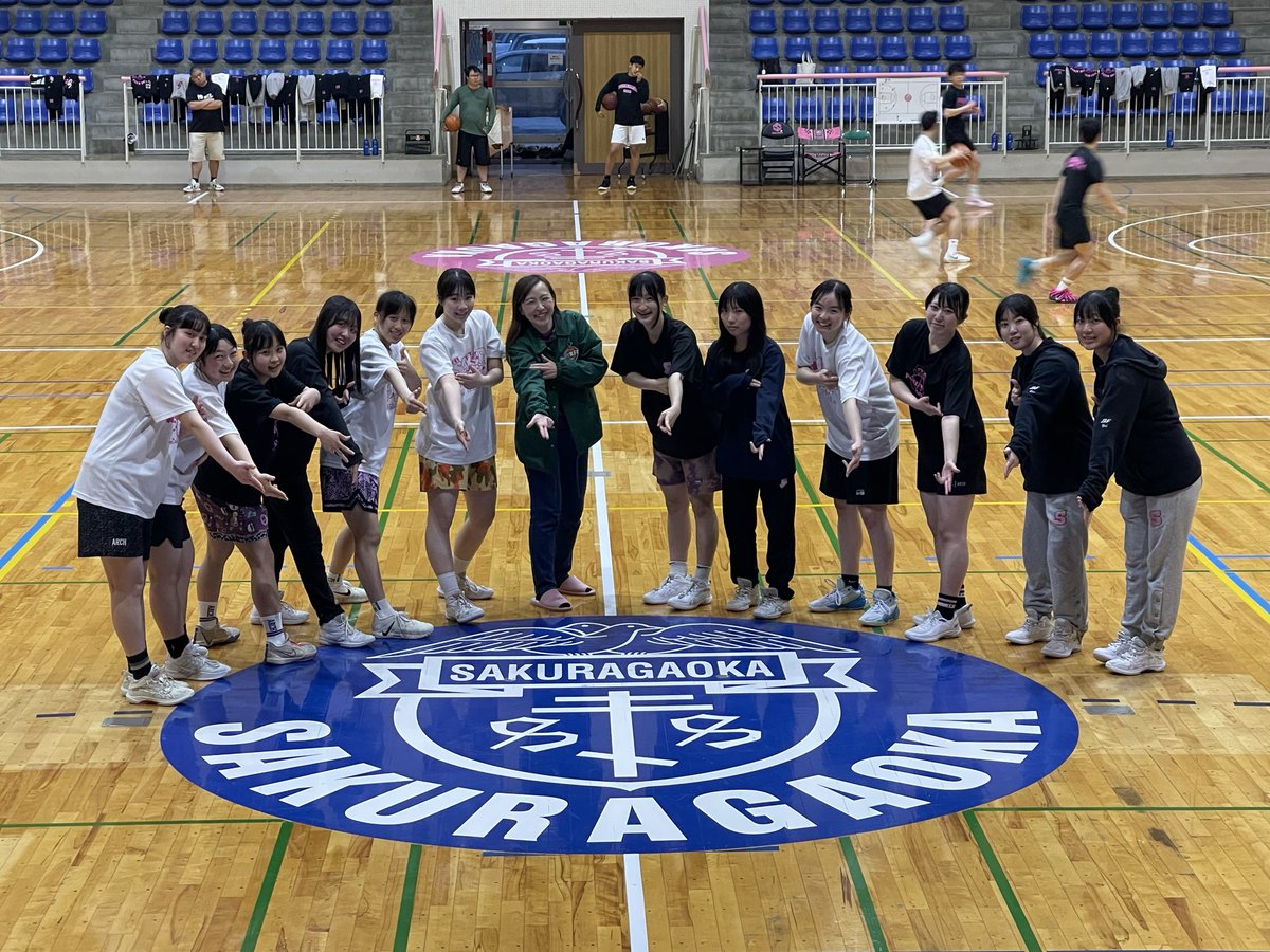 fm843_pass's tweet photo. 毎週金曜日午後7時20分ONAIR
#BuzzBeaters
今注目の番組推しメンプレイヤーを紹介!
今回は
桜丘高等学校
女子バスケットボール部に
インタビュー‼
是非お聴きください📻
#やしの実FM
#バスケ
#桜丘高等学校
#桜丘高等学校女子バスケットボール部 https://t.co/v4lZIj9Ajk
