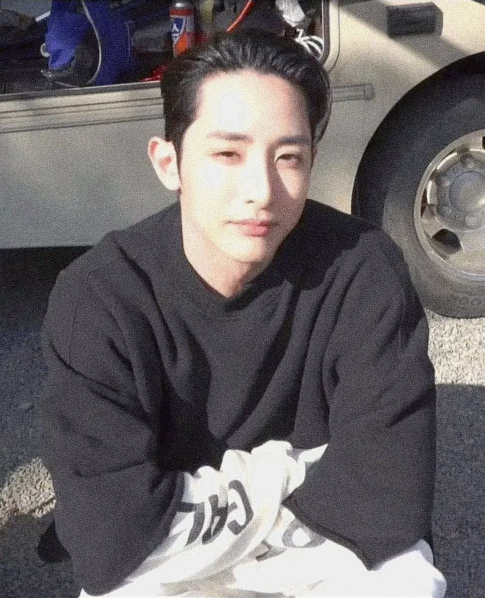 𝓙𝐔𝐍𝐎 ♡s Sylvan. tweet media