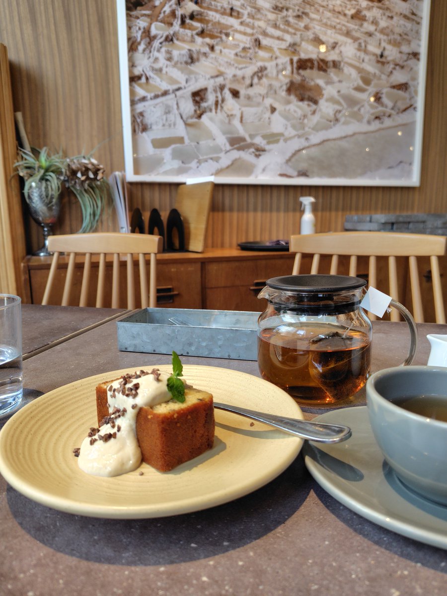 fujikogallery's tweet photo. 今日はカフェはしご☕
朝カフェは阪神百貨店のアダプテーションさんにて、米粉のパウンドケーキ🍽️ https://t.co/EAE9D7QMsl