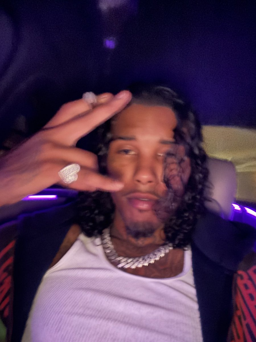 2ToneEA's tweet image. Been thinking about you all day why you gotta be so far bae :/ 🖤 …..🚶🏽‍➡️#EA