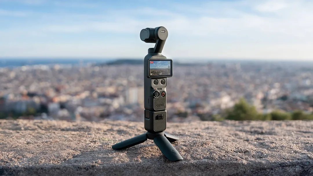 DJI Osmo Pocket 4 is officially here! 🎥✨

Five meaningful upgrades:
🔥 Significantly improved 1-inch sensor for better low-light and detail
🧠 New GP3 chipset for faster processing and smoother stabilization
🎬 4K Open Gate recording
📸 Enhanced image quality and dynamic range