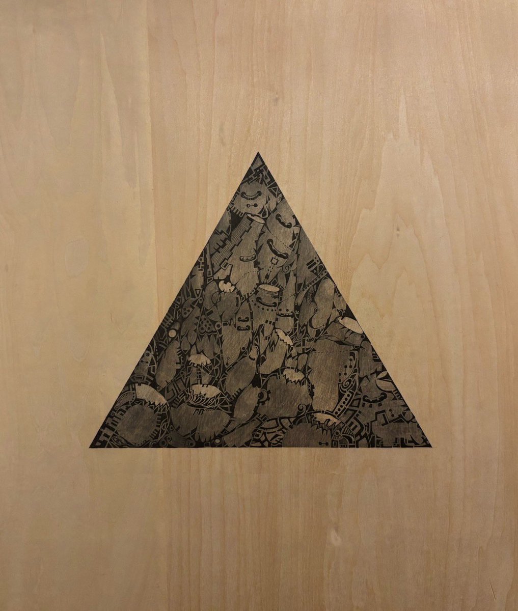 ctaxis's tweet photo. 渋谷で今日から。
sugiyama さんの展示、
かなり面白いです。

設計事務所出身のアーティストが、
シナベニヤに“描く”というより“刻む”ように作る作品。

図面っぽさと彫刻っぽさが同居していて、かなり独特。

17金・18土はご本人在廊、(ワークショップの都合上AMが良いみたいです)

本日18時からのレセプションには
僕も司会的にお邪魔します。
お近くの方ぜひ。

https://t.co/hAZpi3t1OL