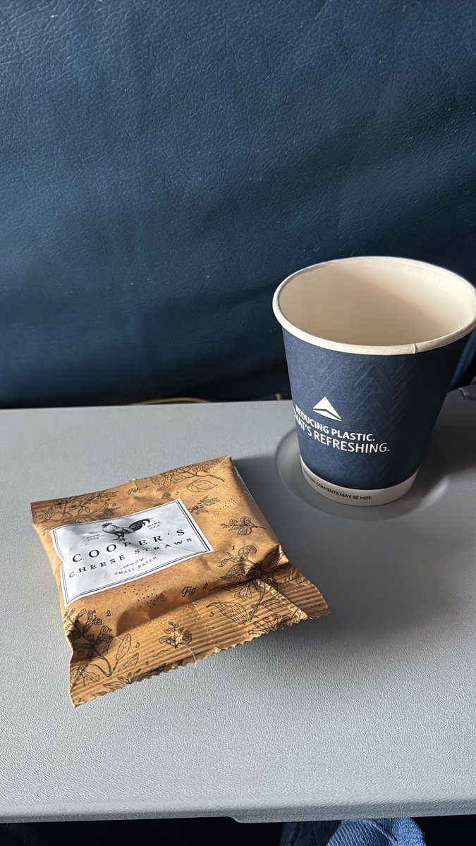 brettphagan's tweet photo. @Delta how do you do an 8h overnight flight and give « snacks » as breakfast? CVG-CDG https://t.co/wasH5AkzmV