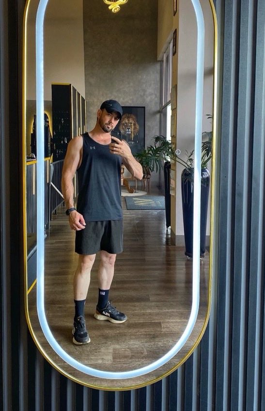 L O R A T A D 1 N A tweet media