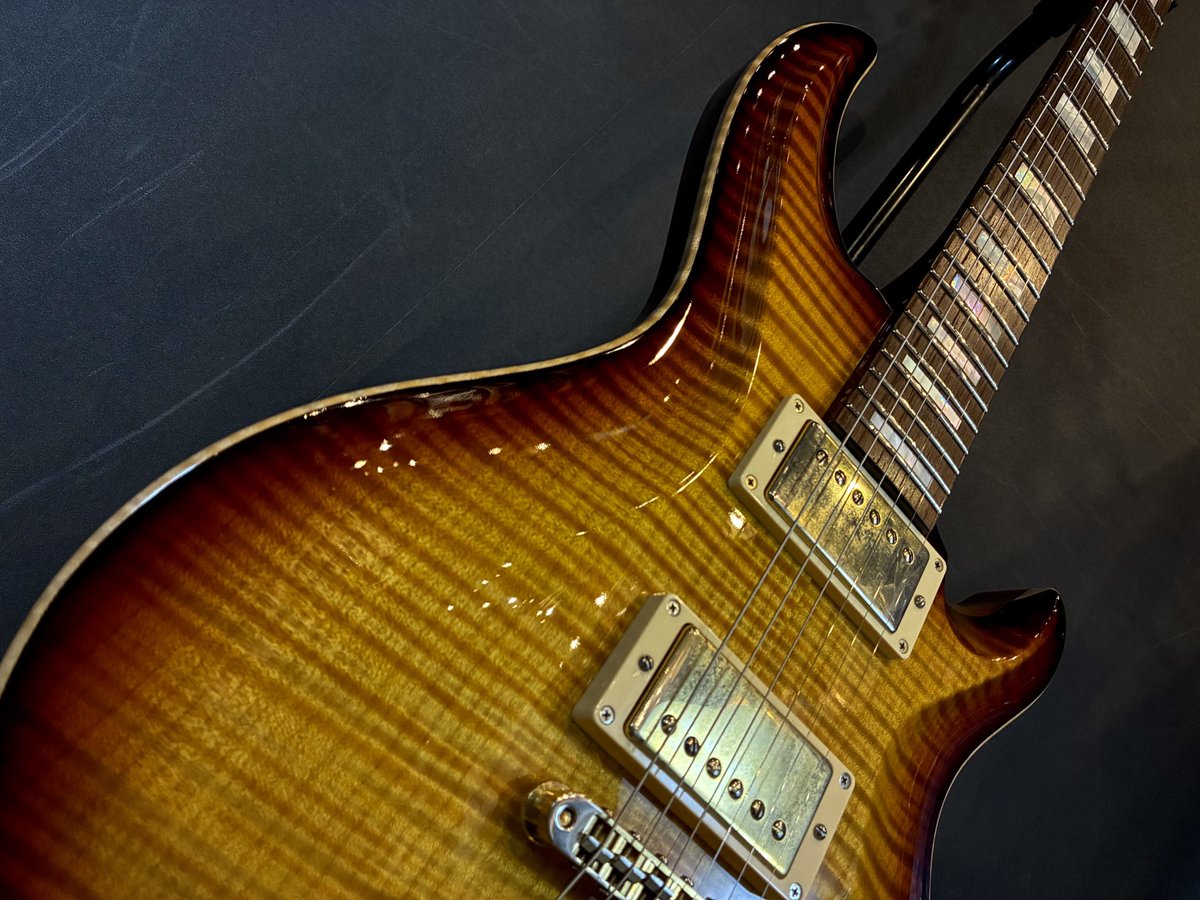 espcustomshop's tweet image. フレイムメイプル好きにはたまらない一本をご紹介！

《ESP AMOROUS-CTM FM Tea Sunburst #USED》

ビシッと詰まった杢目に、アーチトップボディが目を引く仕上がり！
即戦力になる事間違い無し！

詳細・ご注文は↓
bigboss.jp/store/products…

#espguitars #AMOROUS #中古ギター #杢目
