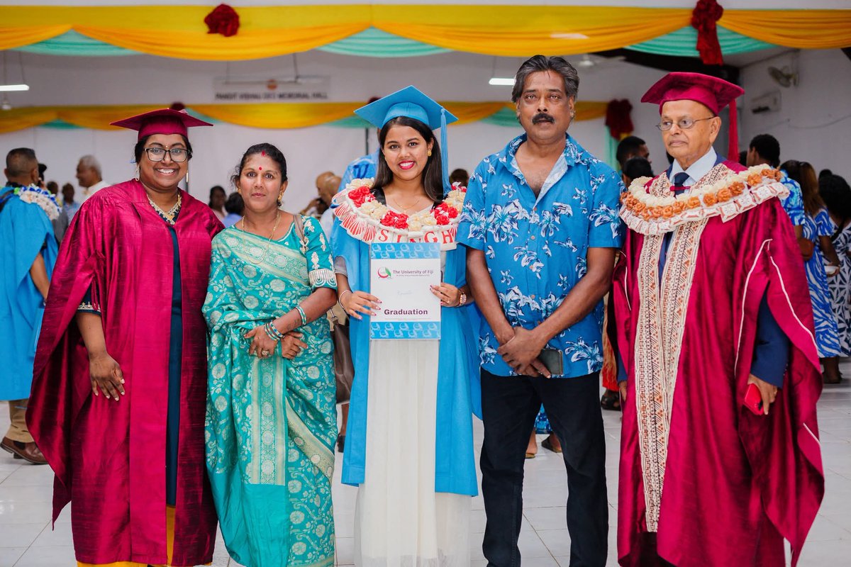 EmbacubaFiji's tweet image. We were honored to attend the University of Fiji’s Graduation Ceremony and met with Pro-Chancellor and Chair of Council, Pandit Bhuwan Dutt. This event highlights the growing academic excellence in #Fiji.
 🇨🇺🤝🇫🇯
Congratulations to the new graduates!