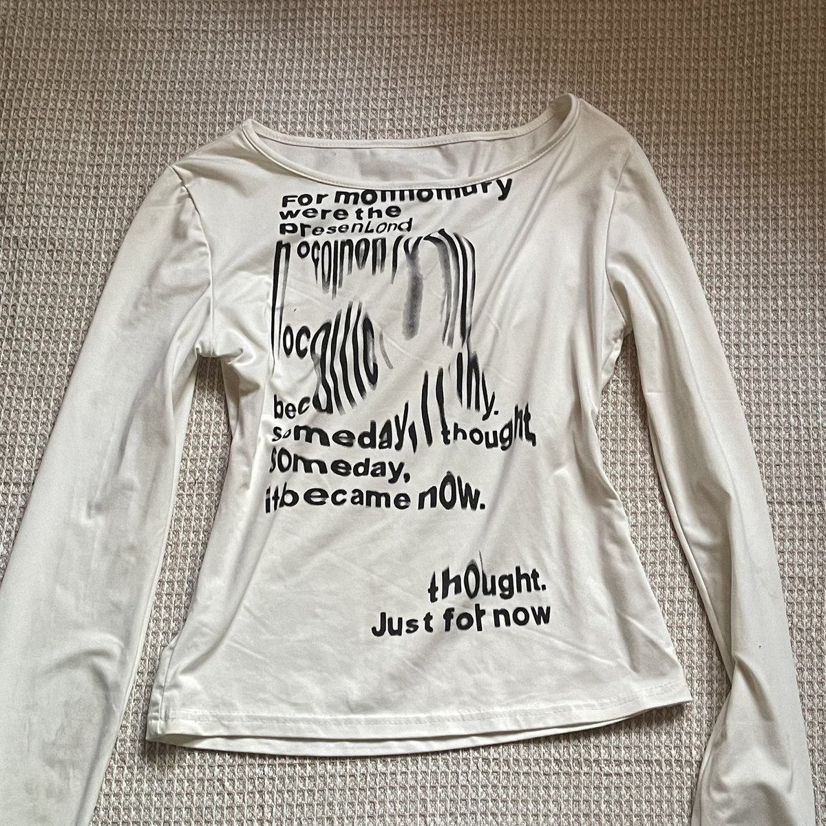isoulstuff's tweet photo. 02) 45฿ (+shipping 35฿) 
เสื้อแขนยาวสีขาว (ปาดไหล่)
details: chest 30 https://t.co/kk52aKu40Y