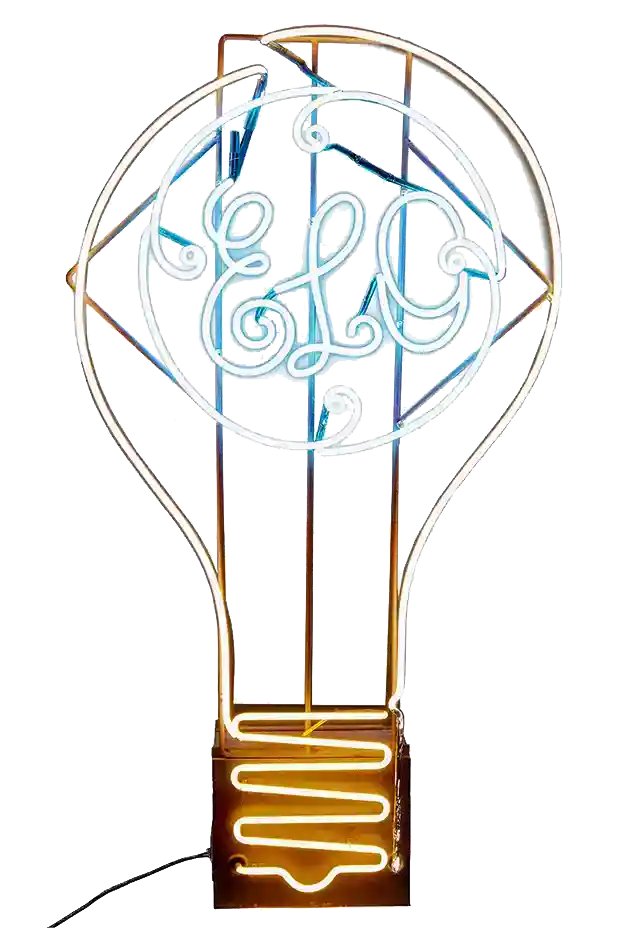 Elemento original que muchos FANS desearían tener o ver de cerca. Se trata de la famosa bombilla luminosa de neón de gran tamaño, utilizada en este caso, en el escenario por ELO...
Full story: elosp.com
#elosp #elo #electriclightorchestra #jefflynne #jefflynneselo