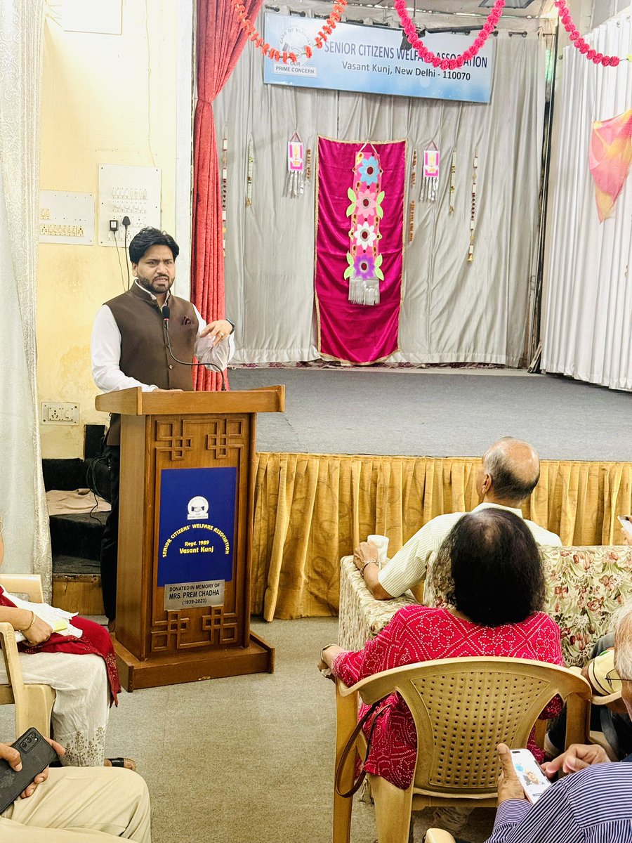 DrHarjitBhatti's tweet photo. I am passionate about senior care & Geriatric medicine, got an wonderful opportunity to interact with senior citizens of Vasant Kunj, South Delhi. After talking to them i realised that knowingly or unknowingly we are ignoring or neglecting our senior citizens. They need us, they need our time, they need our humanly talks, they need us to streamline their emotions so spare some time and talk to them, just sit with the senior citizens for sometime and listen to them. We have to enhance our inter generational bonding, i am passionately working on it now i want support from all of you. Let’s talk with our seniors