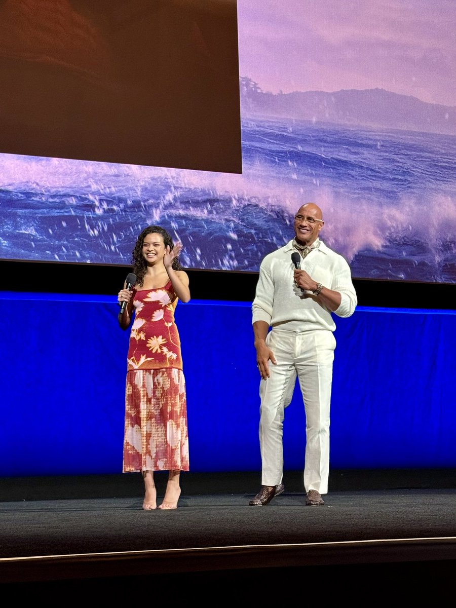 accofmoana's tweet image. 🌺🌴 | Dwayne Johnson and Catherine Laga'aia sail into #CinemaCon. #Moana only in theaters July 10.