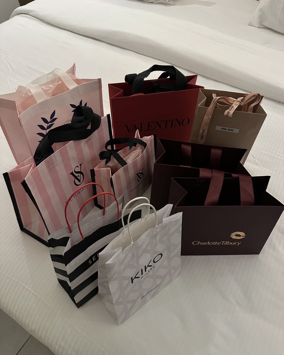 goddessm4dy's tweet photo. I ❤️shopping xx #thankspiggy #paypig #cashslave #goddess #findom #walletdrain https://t.co/mNoPOd1RGB