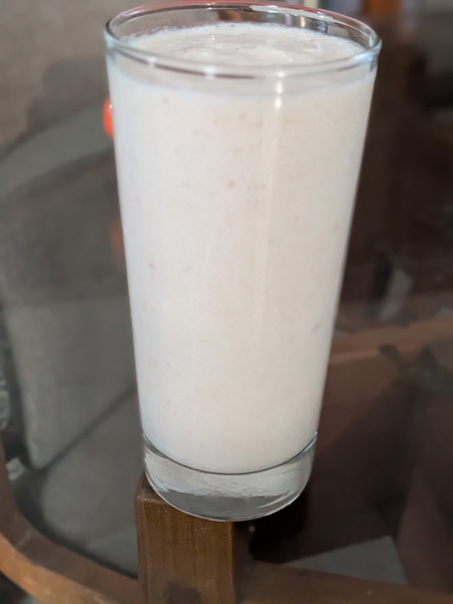 KalyaniMuktevi's tweet image. Soaked groundnuts,banana and milk  #summerpleasures #summercoolers #homemade