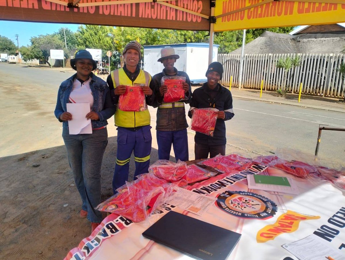_cosatu's tweet photo. #SATAWU Northern Cape is leading #SATAWURedFridays at #Transnet. #GrowingSATAWUTogether #Back2Basics #ClassStruggle #ClassWar https://t.co/2q6veCJs4H