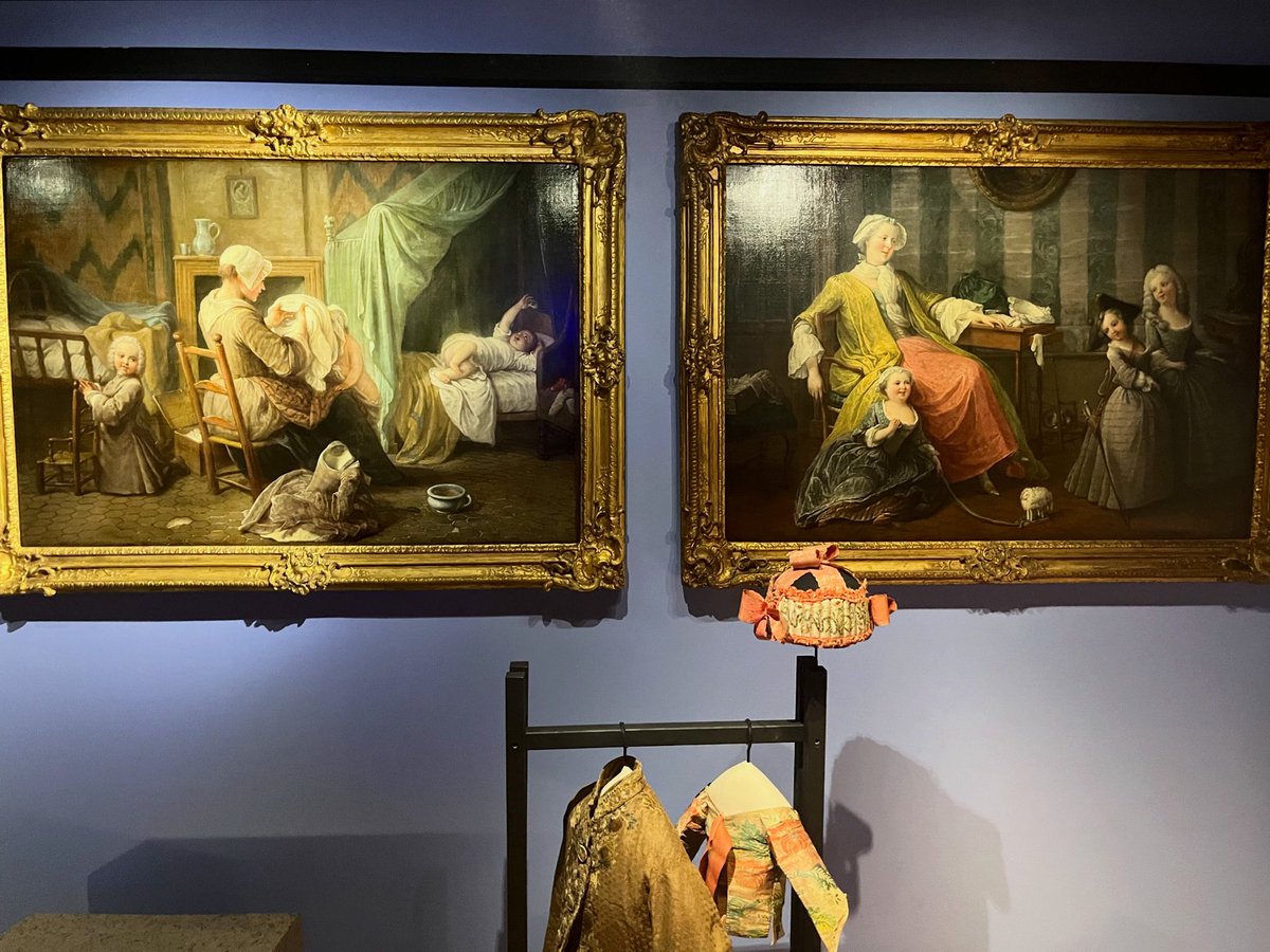 mikaelsilf's tweet image. The #exhibition was quite unusual:it focused on a single day in an 18th-century #Parisian mansion,with everyday objects from that period illustrating each part of the daily routine.What can you take away from it?That wealthy people in the 18th c.didn’t really do anything useful⬇️
