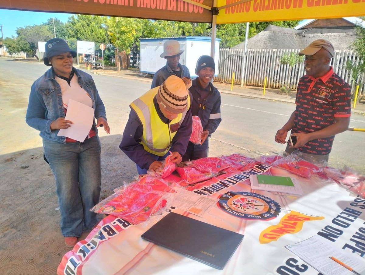 _cosatu's tweet photo. #SATAWU Northern Cape is leading #SATAWURedFridays at #Transnet. #GrowingSATAWUTogether #Back2Basics #ClassStruggle #ClassWar https://t.co/2q6veCJs4H