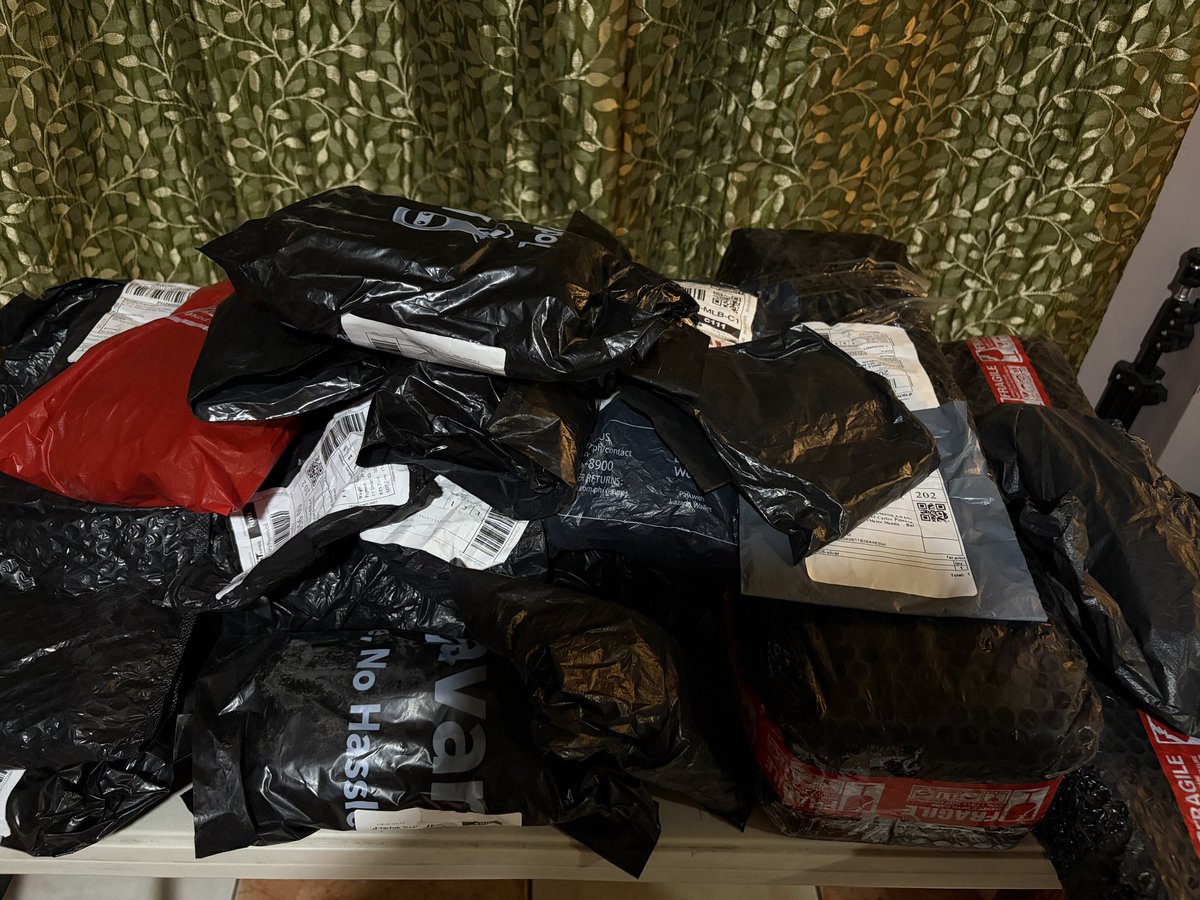 i-book nyo na ako hahahahaha😭😂😭😂