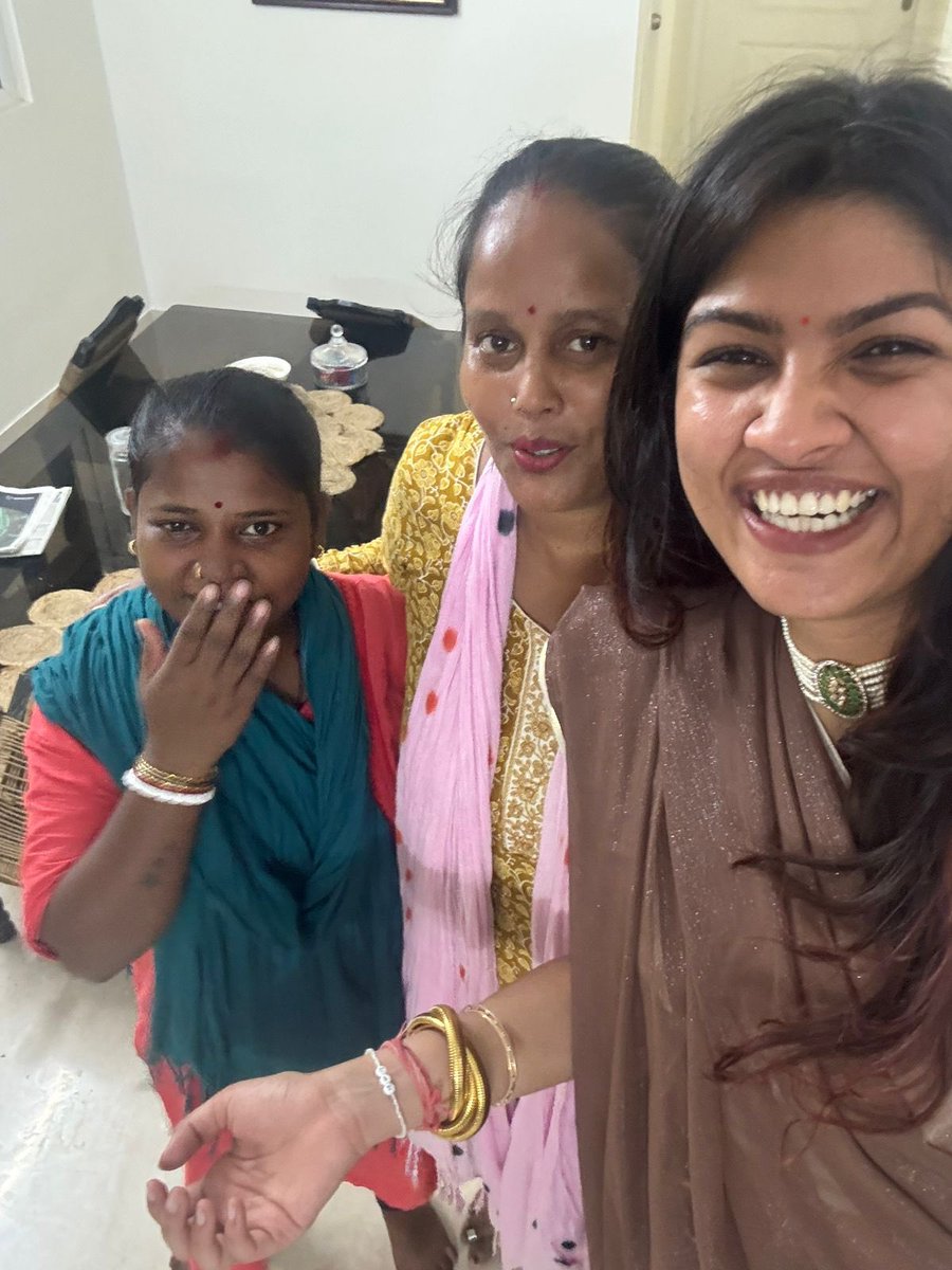 Then most organised mass exodus in India isn’t the Kumbh Mela. 

It’s Gurgaon maids going back to West Bengal during elections. 

Urban Company: unavailable. 
Pronto: unavailable. 
Snabbit: unavailable.

Democracy really said “sweep your own mess”

Me: Claude, clean the dishes.