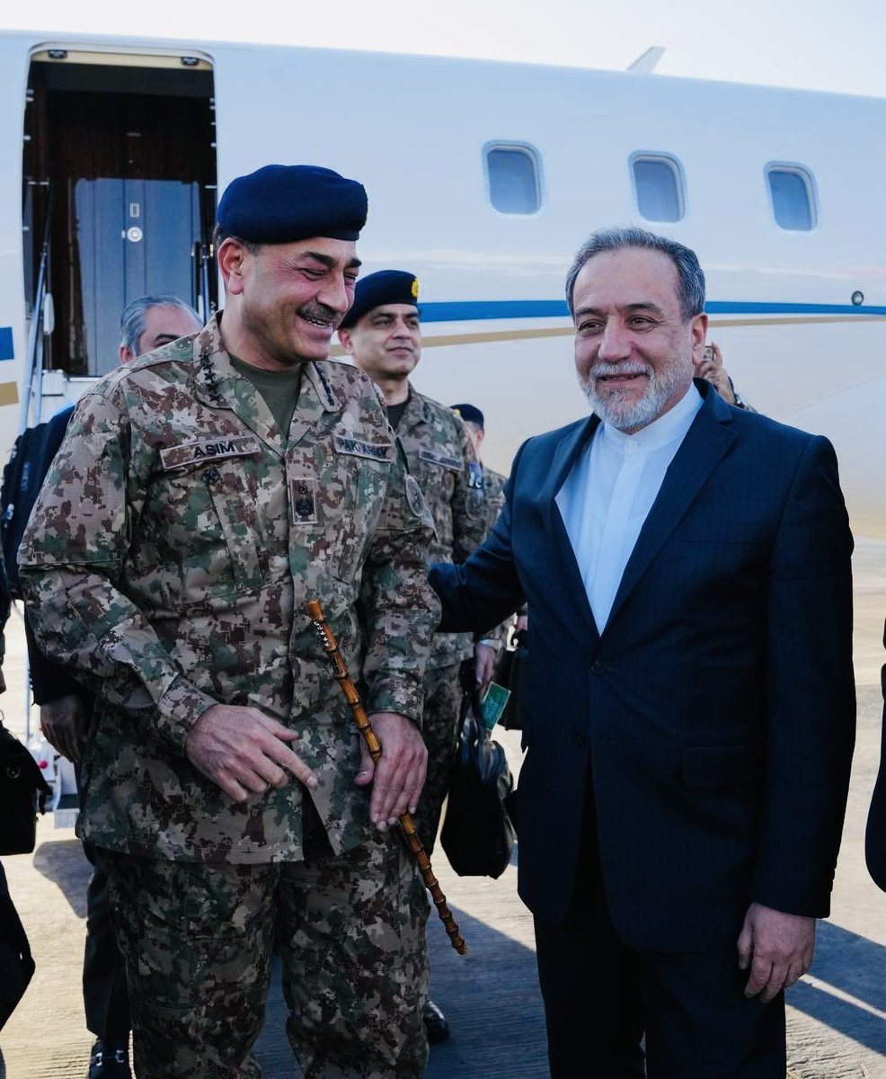 PakistanFauj's tweet image. The whole world patiently awaits the outcome of negotiations !

The Mediator, Field Marshal Syed Asim Munir, NI (M), HJ, Chief of Army Staff (#COAS) and Chief of Defence Forces (CDF) of Pakistan

The Pride of #Pakistan ! 🇵🇰

#AsimMunir #Iran #ISPR