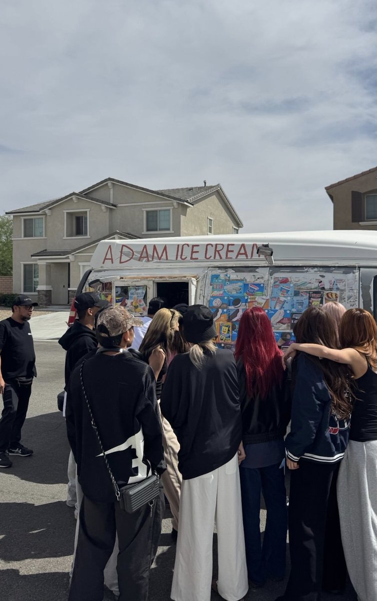 POGANDA DAILY 🌸🎡 tweet media